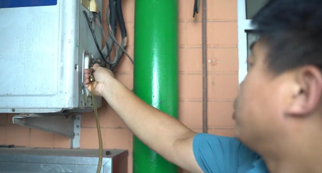 怎么确定空调缺氟视频详细教程,空调用一年加氟一次是哪里漏氟