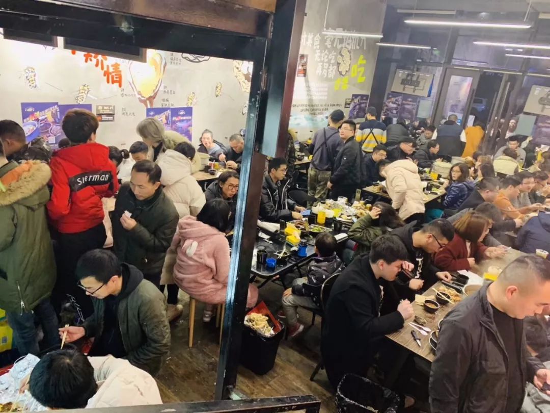 豪车代购转行在阿里边上卖夜宵，年销半亿，有人一晚吃掉4万元