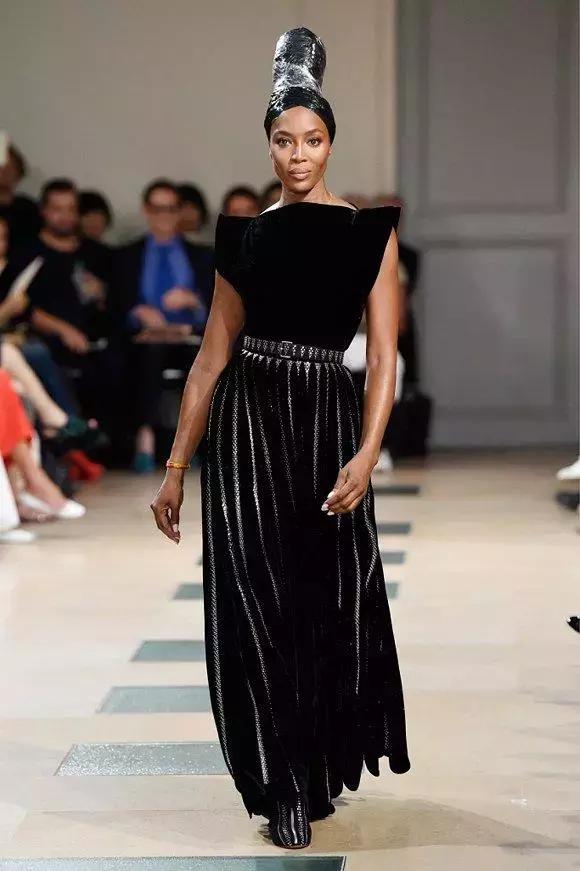 整个时尚圈都在悼念的时装设计师“紧身衣之王”AzzedineAlaïa