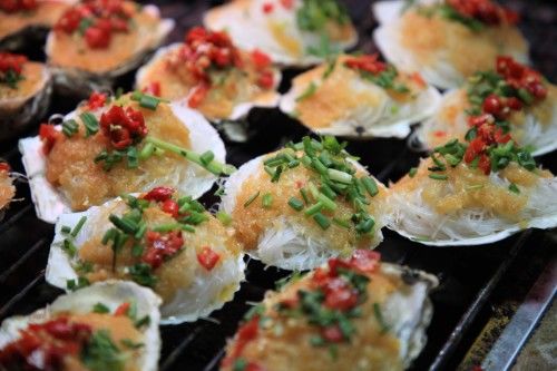 这座城以夜市美食闻名，传承千年彻夜灯火，通明人山人海