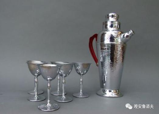 调酒师摇壶花式,调酒师初学用哪种摇酒壶