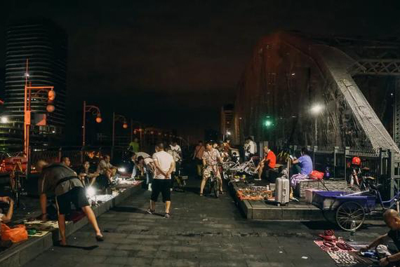 广州鬼市凌晨3点到5点,广州天河晚上凌晨鬼市摆摊