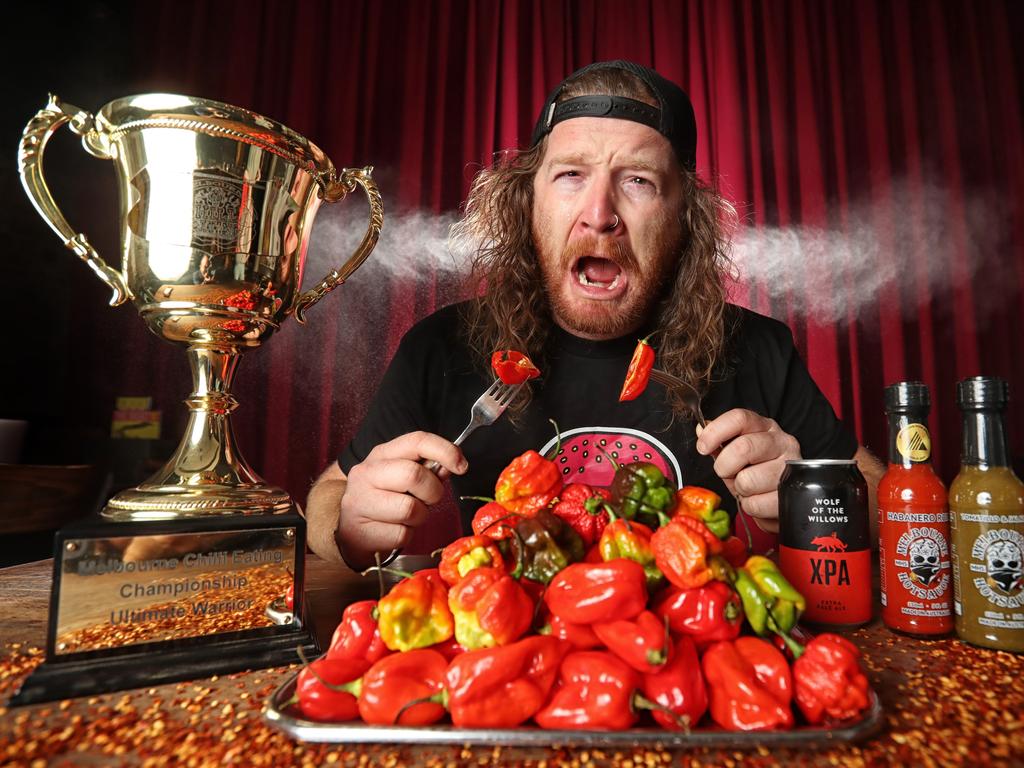 吃多少辣椒能辣死人,女生吃辣椒的危害有哪些