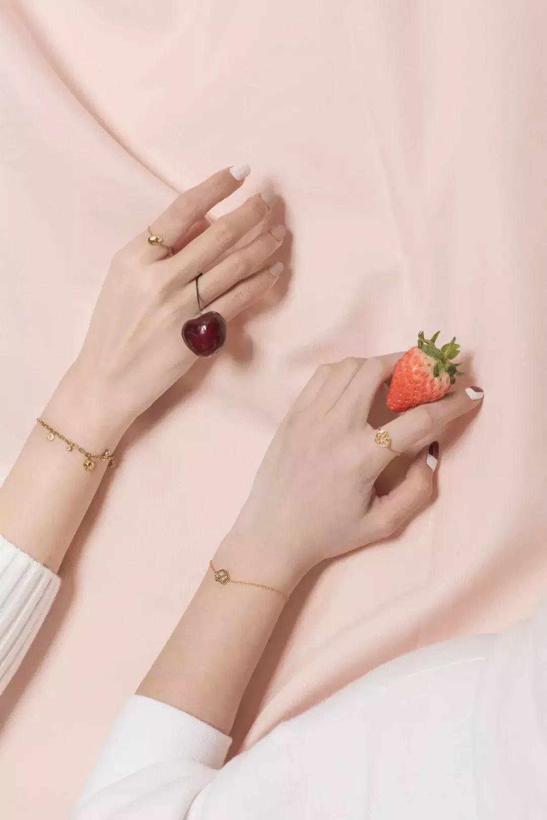 欧阳娜娜戚薇刘海,欧阳娜娜周冬雨刘昊然