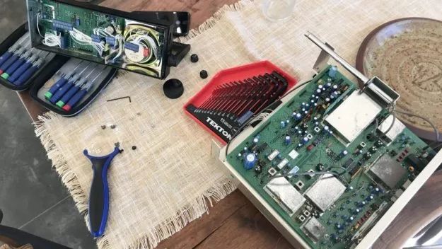 冲动购买被迫更换DrakeSW8台式收音机糟糕的按键面板