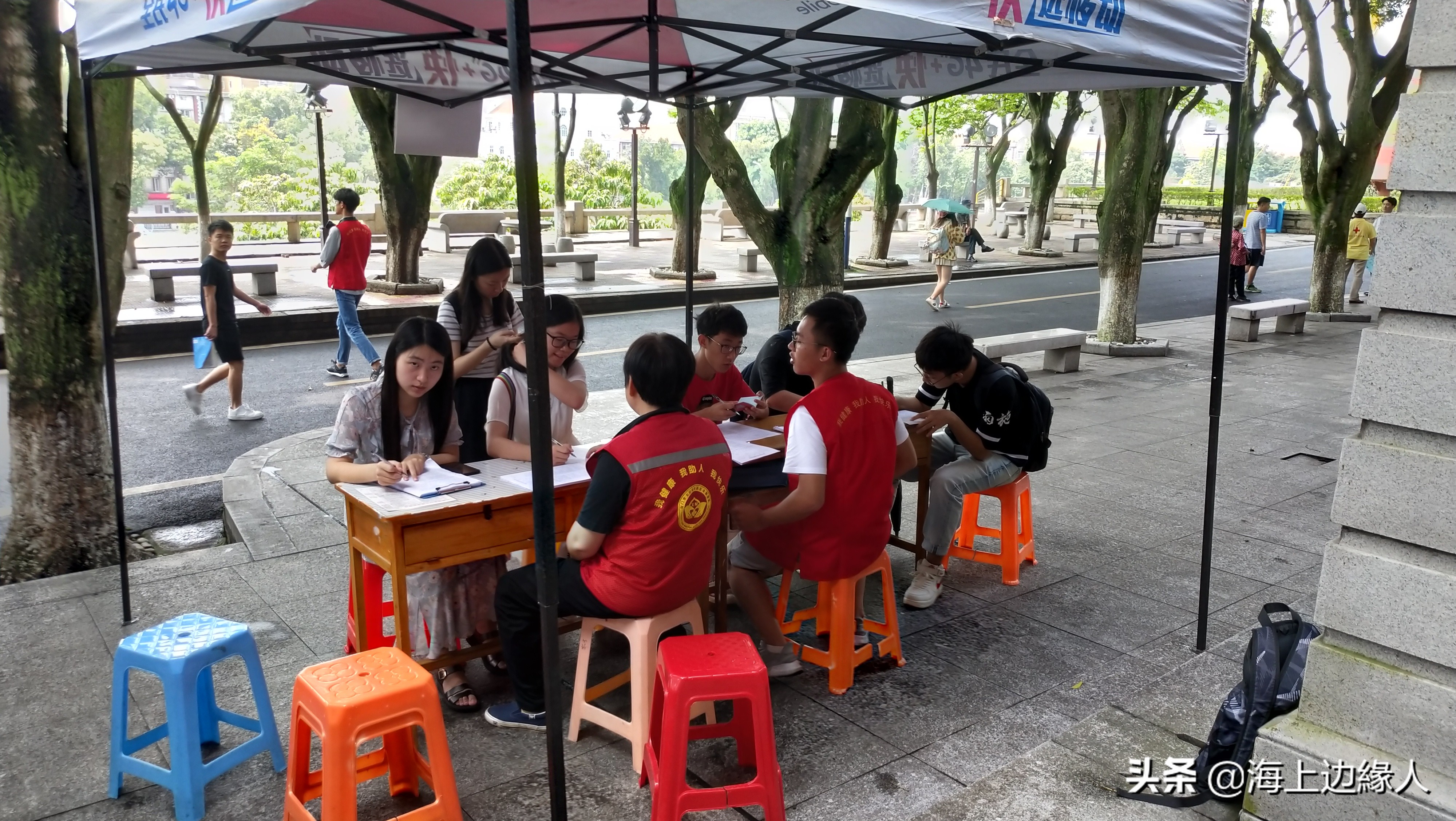 献血车到大学一定要献血吗,献血车能开进校园吗