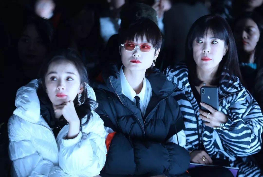 两千块买一件波司登羽绒服划算吗 (加拿大鹅和波司登哪个值得买)