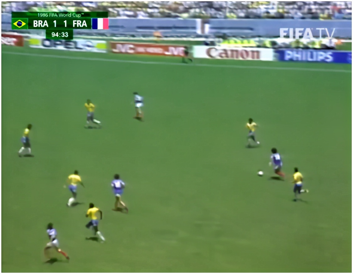1986法国巴西经典之战,2006世界杯法国1-0巴西比赛图片