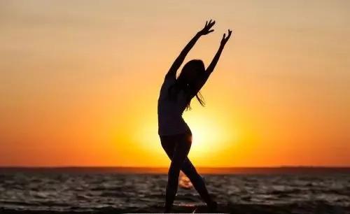 曲姿|真正迷人的女人会这样做