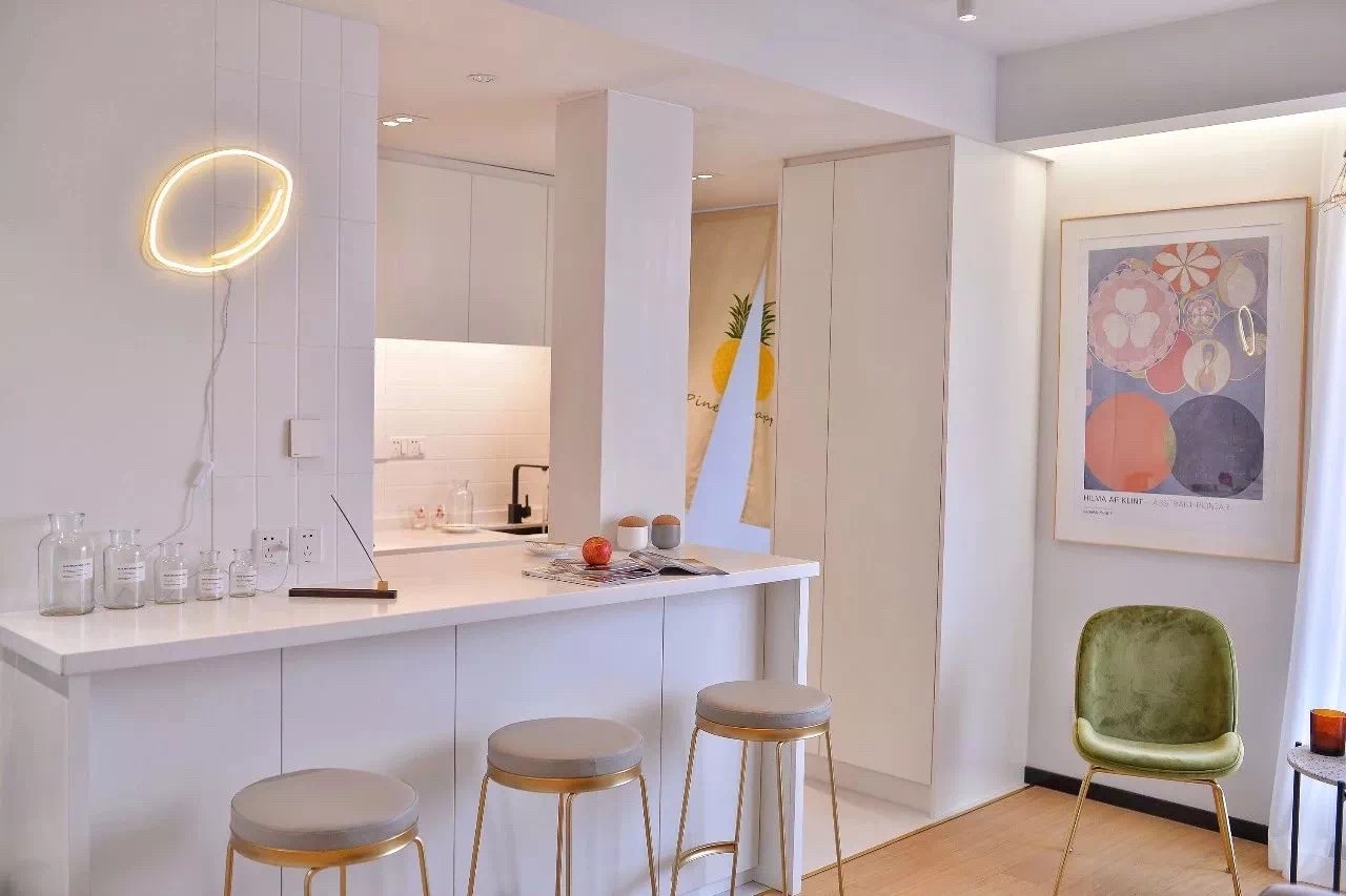 刚装修的学区房在同学群传遍了！3m²厨房被改造得“面目全非”