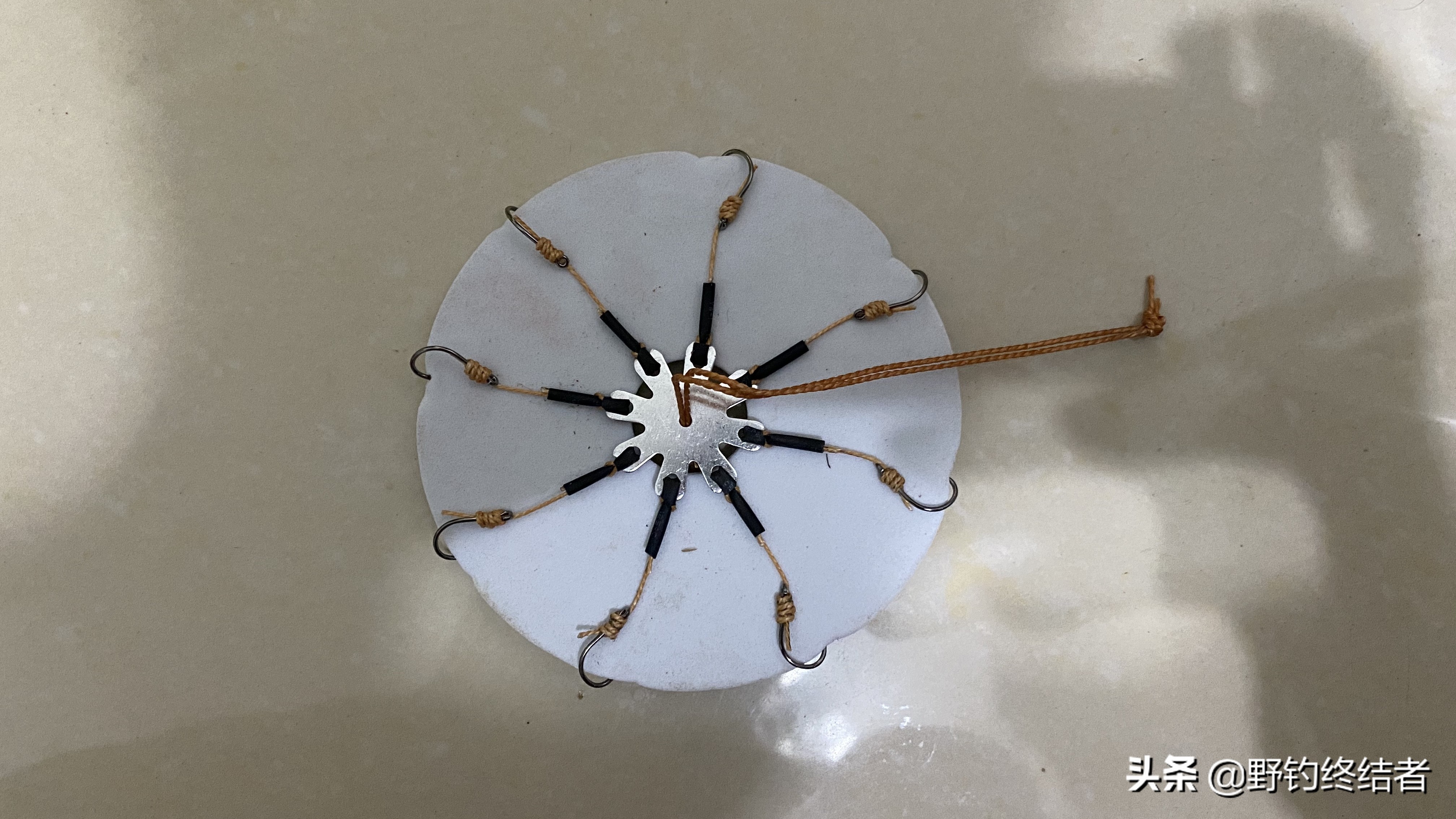 海竿翻板钩防挂底最好的方法,钓巨物用翻板钩钓底好还是钓浮好