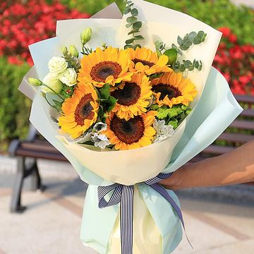 高考向日葵花束包装一举夺魁,一举夺魁一家长手捧向日葵花束