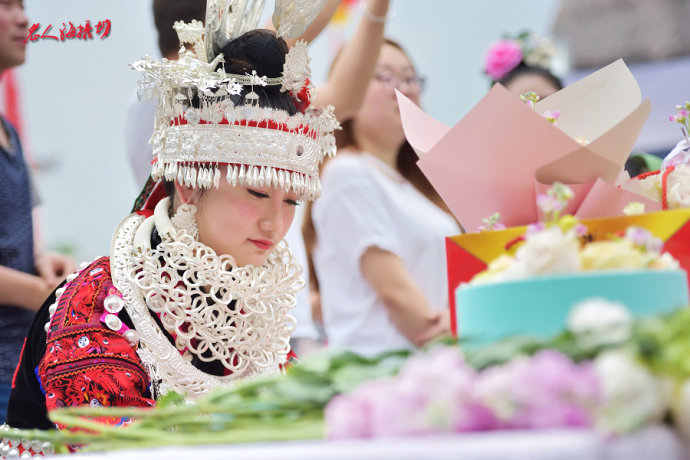 探访苗族银饰,苗族风情拨银饰