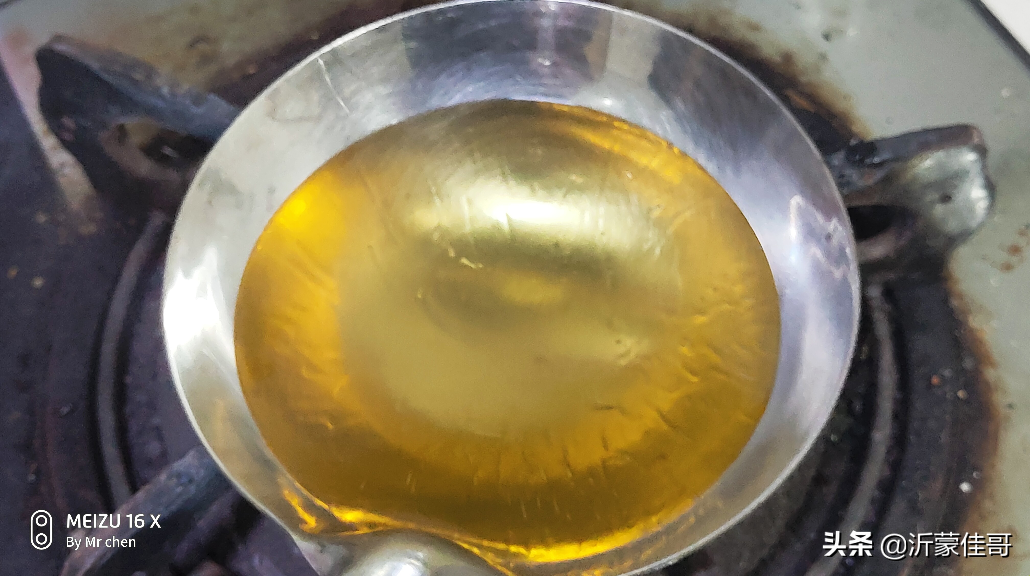 香喷喷热腾腾的油泼面,陕西小吃香喷喷的油泼面