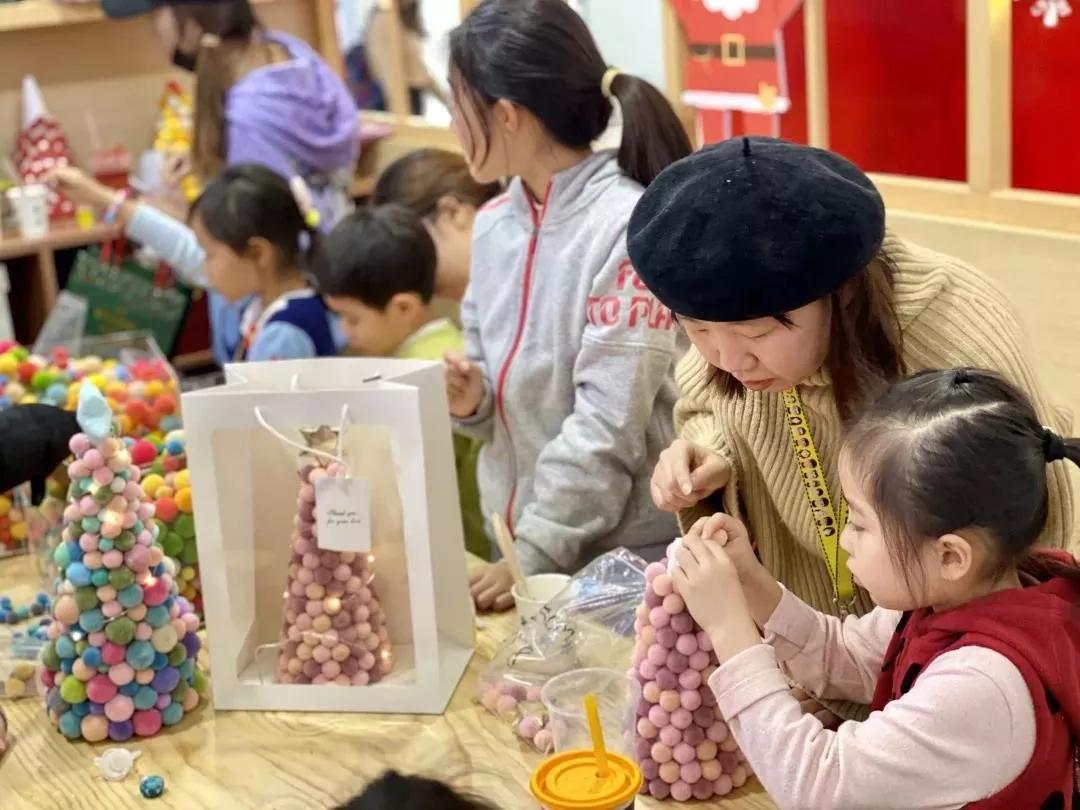 为了让你过好圣诞，他们把全世界搬进了购物中心