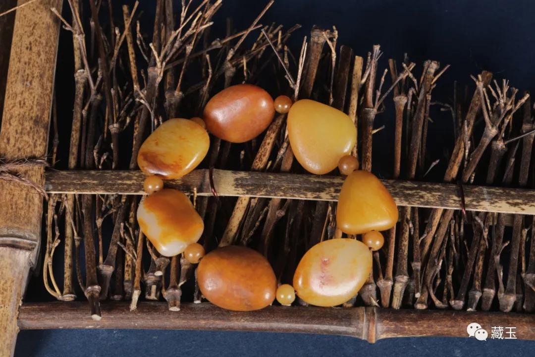 十种颜色的和田玉手串,翡翠手串和和田玉手串哪个好