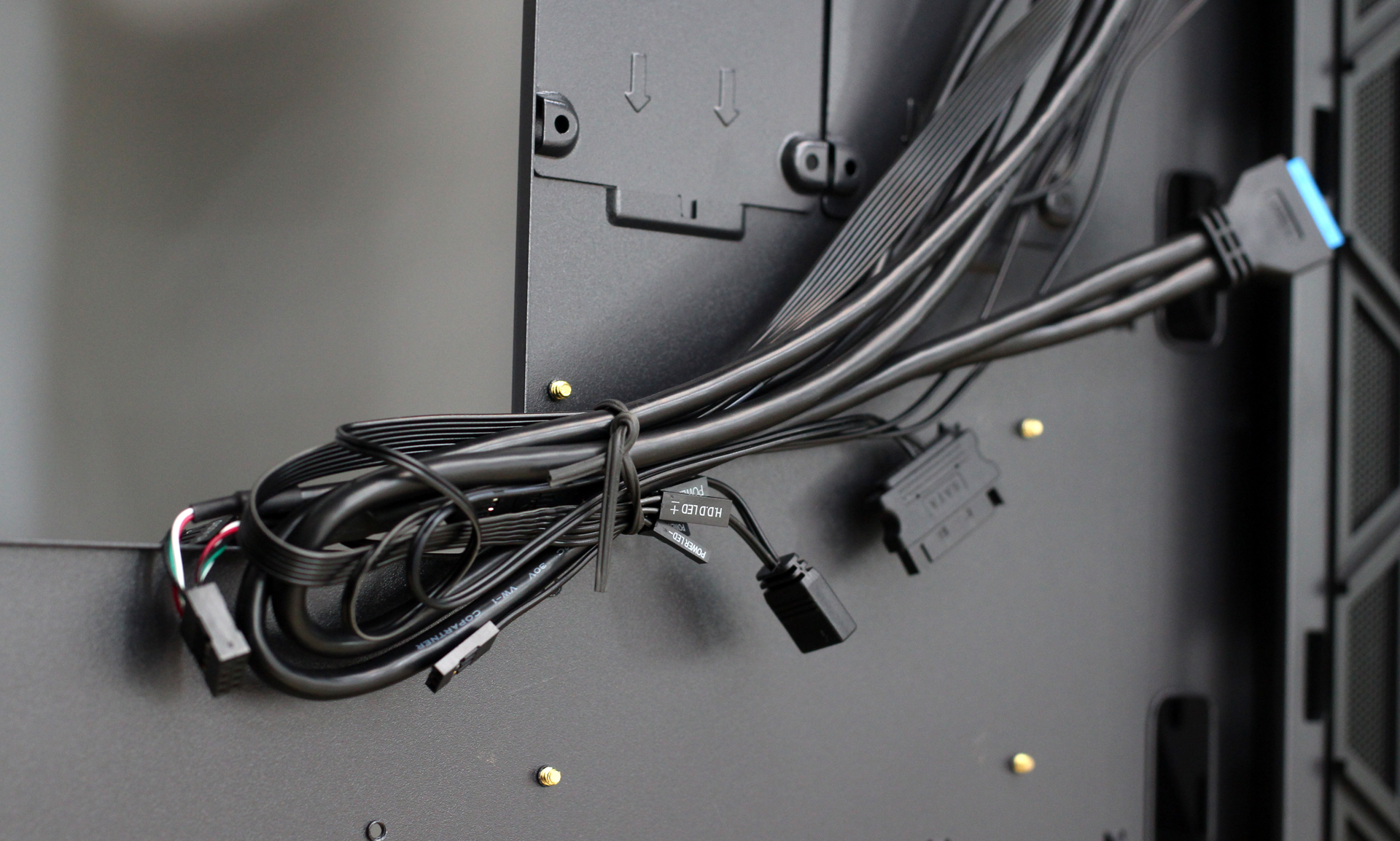 鑫谷atx3.0850w全模组,鑫谷机箱可以装三风扇显卡吗