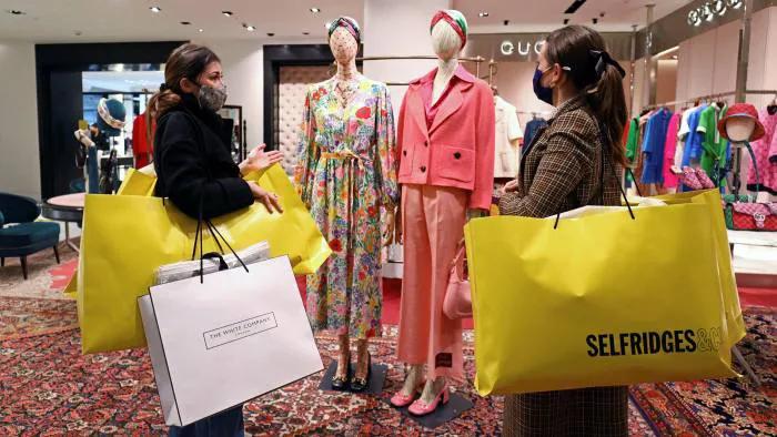 美邦服饰转让股权套现近2亿还债；Valentino去年净亏逾1.2亿欧元