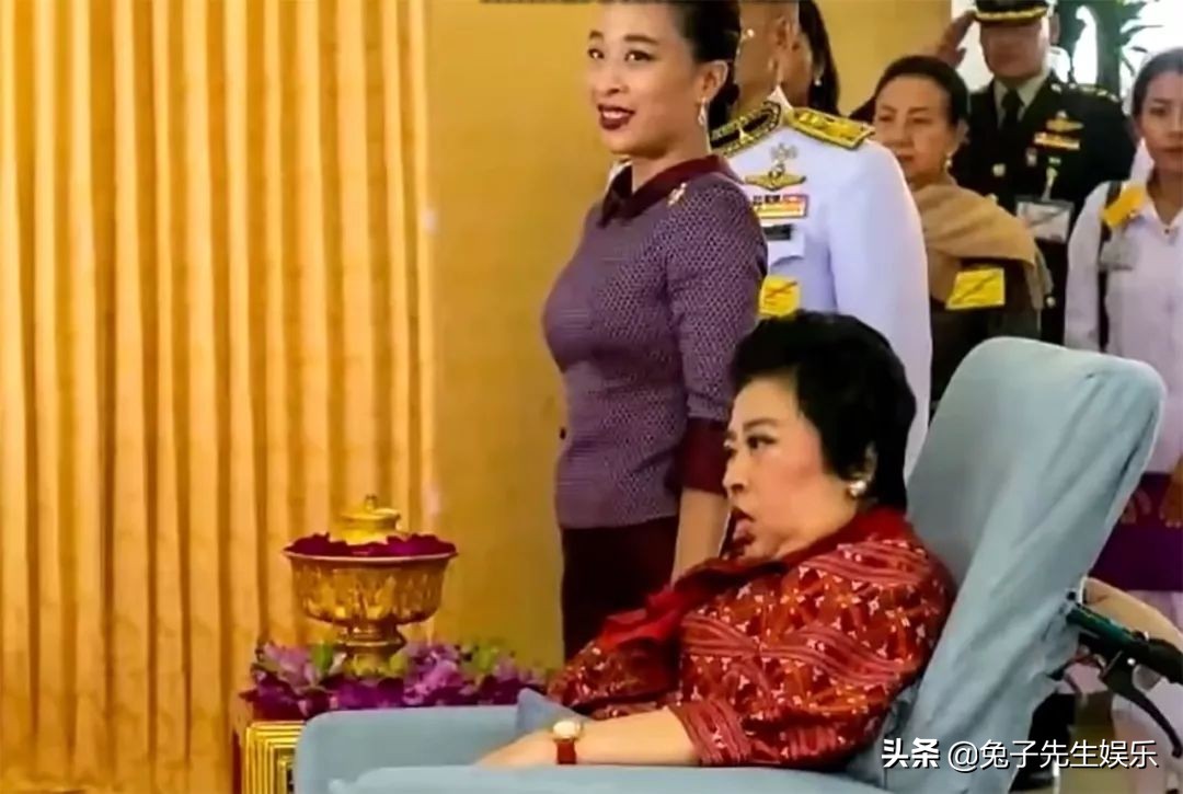 泰王前妻和孩子为啥赶出泰国,泰王前妻照片图