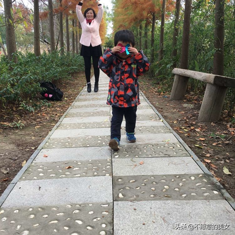 可爱的少妇自拍越来越丰满越来越成熟了