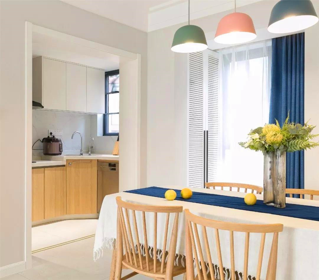 一家三口一间房设计吐槽,一家三口住在一个房间该怎么设计