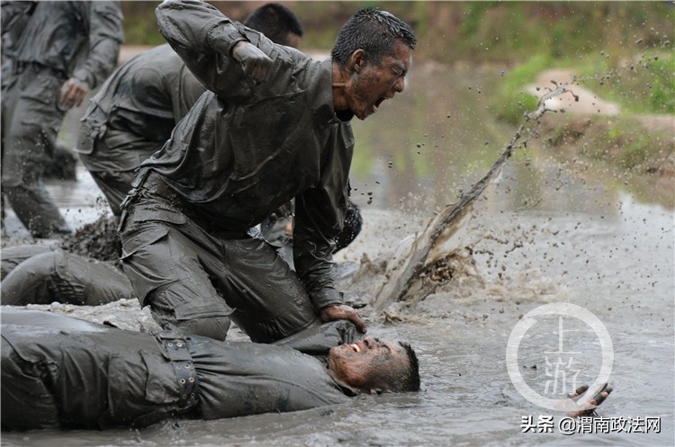许三多在部队拿过什么奖,重庆许三多视频