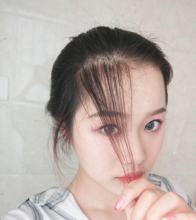 发际线高怎么用刘海遮,怎么剪刘海才能遮住发际线高