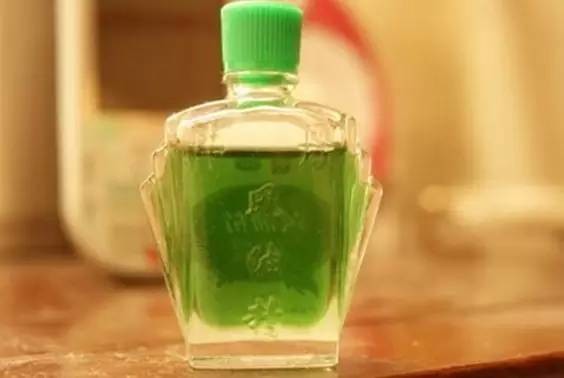 怎样清除衣服上的记号笔笔迹,衣服上被笔画过怎么洗掉