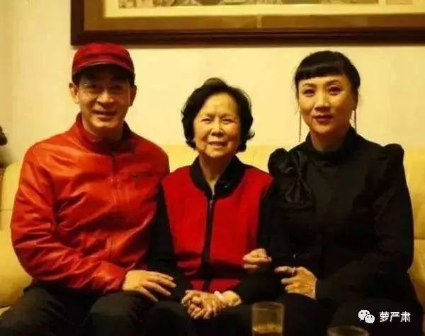 从万人力挺到群嘲，只要两年