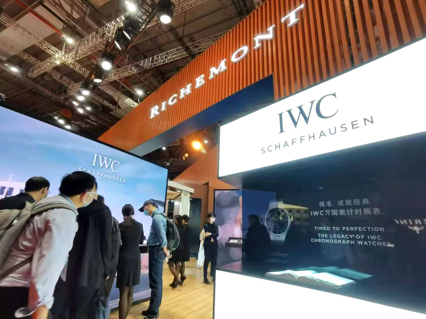 濂緢鍝佽涓氱殑宕涜捣,濂緢鍝佽涓氭柊鐖嗗彂