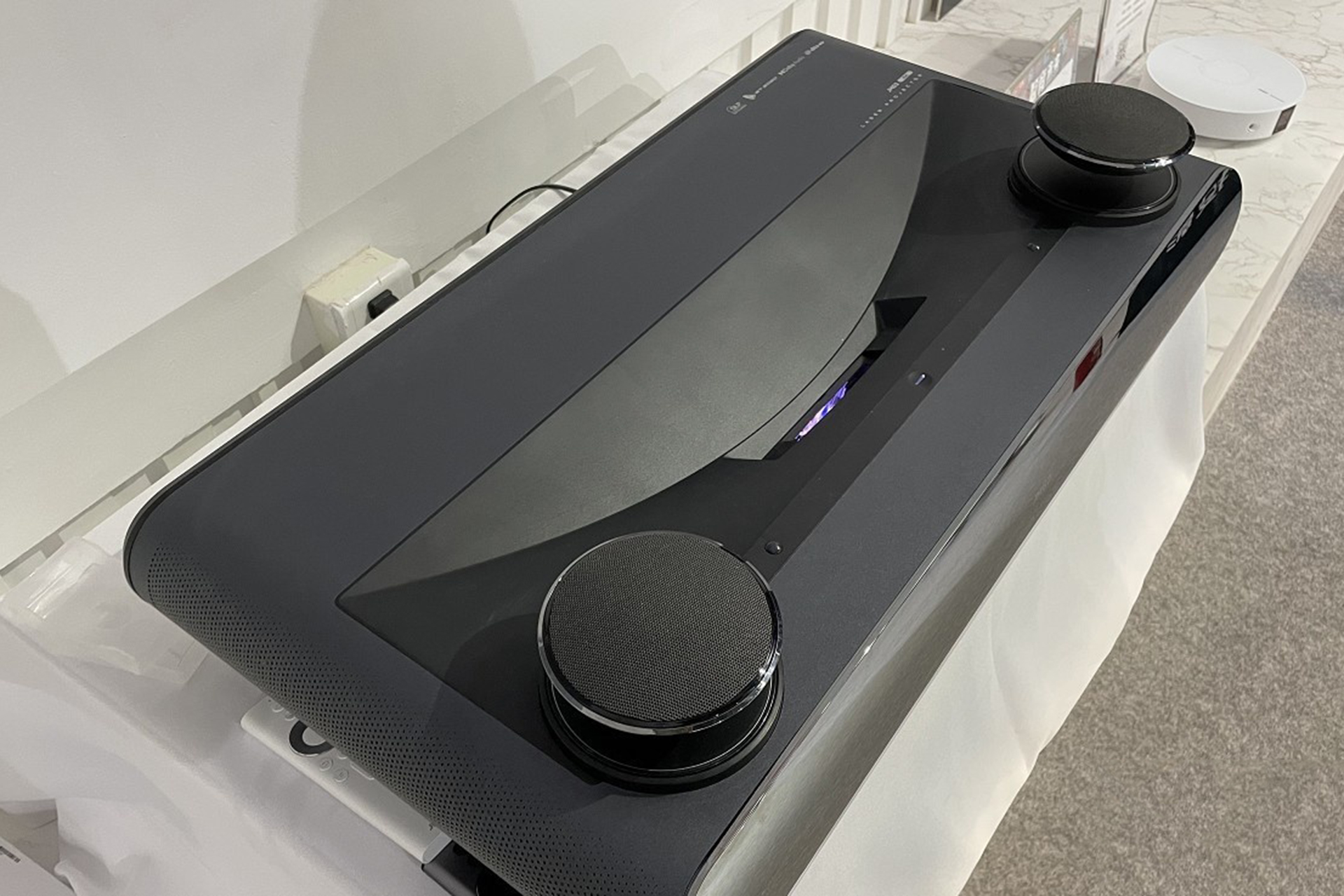 100寸液晶电视与激光电视对比,85寸的选液晶电视还是激光电视