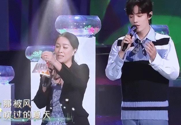 那英肖战最后一次同台,肖战那英跨年演唱会2020东方卫视