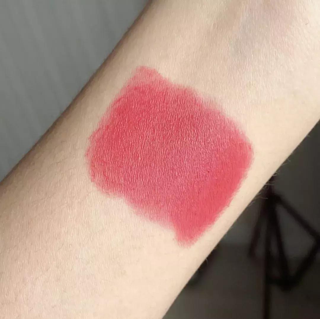 悄咪咪告诉大家,其实MAC是可以免费领口红的