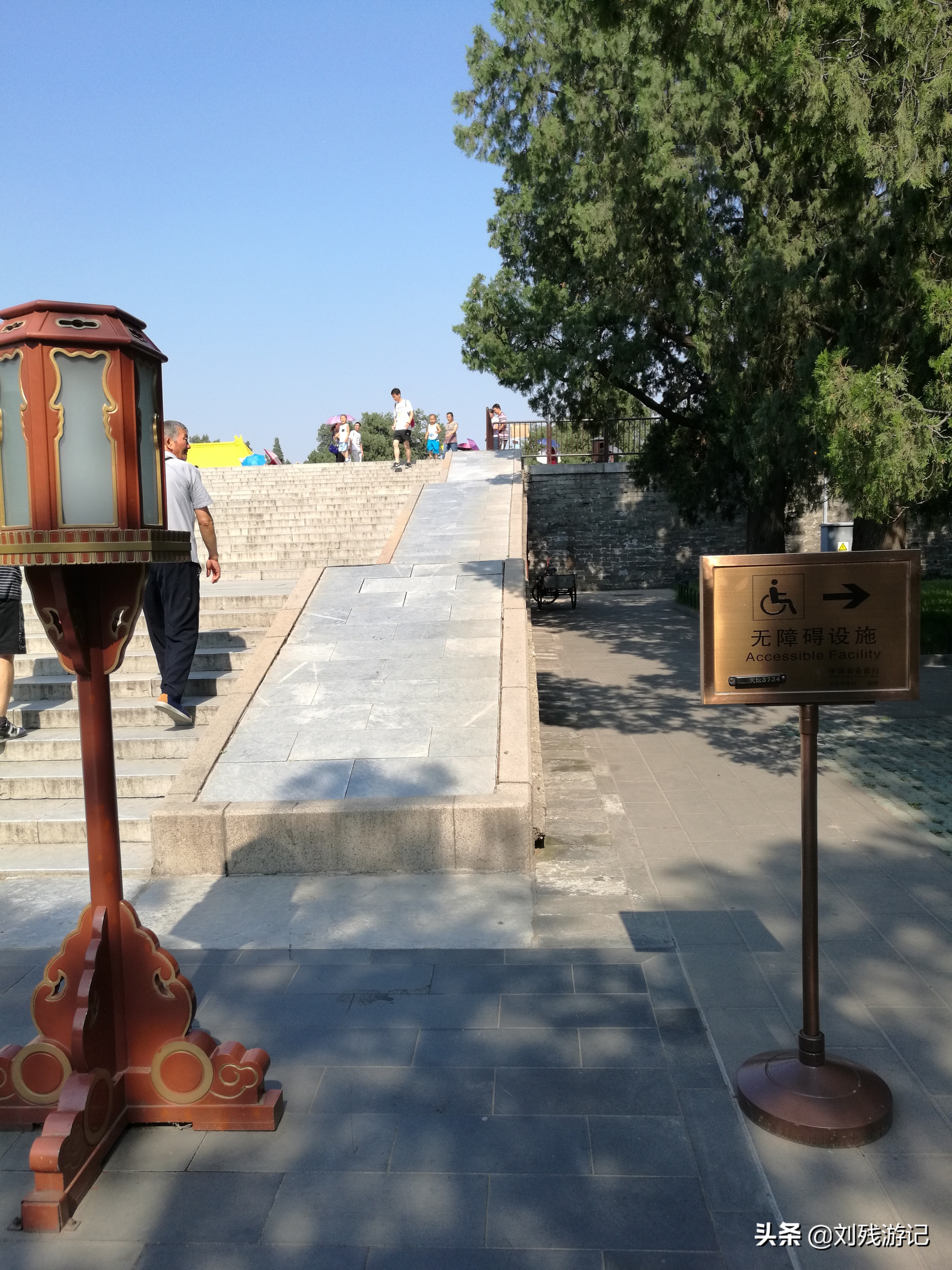 天坛是世界上最大的祭祀建筑群,北京天坛的圆坛为古代祭天的场所