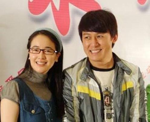 白月光是肖战和谁的,白月光是男主男扮女装的知乎小说