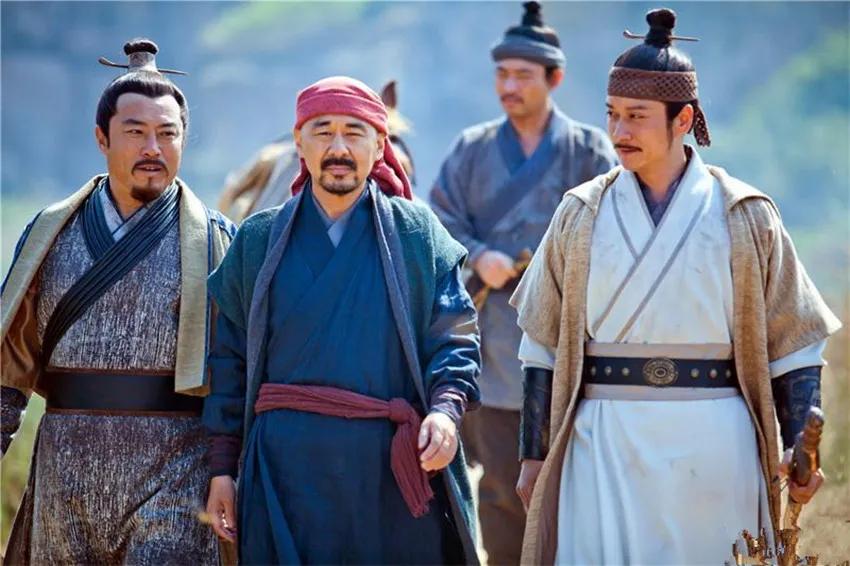 赵匡胤从乞丐逆袭当皇帝,赵匡胤黄袍加身后怎么对付他