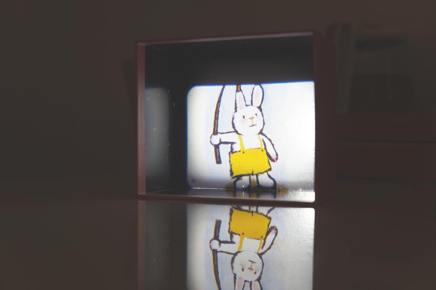 带娃好帮手,能投影能互动的趣学伴儿童故事放映机