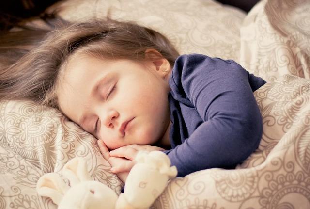 母乳给孩子擦脸治疗湿疹吗,婆婆用母乳洗自己的脸