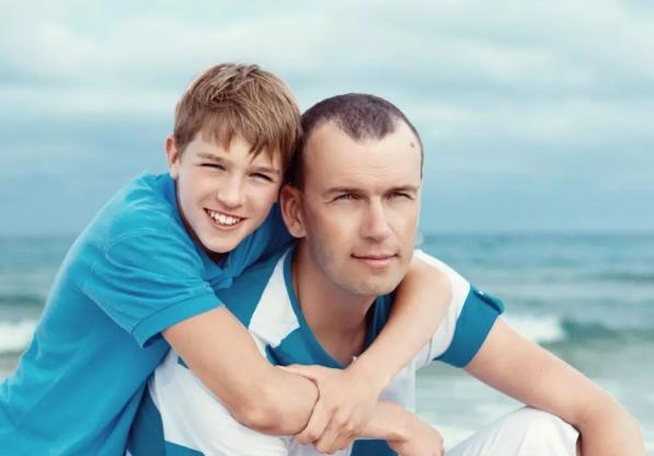 中餐厅黄晓明吃饭被怼视频,黄晓明中餐厅表现引热议