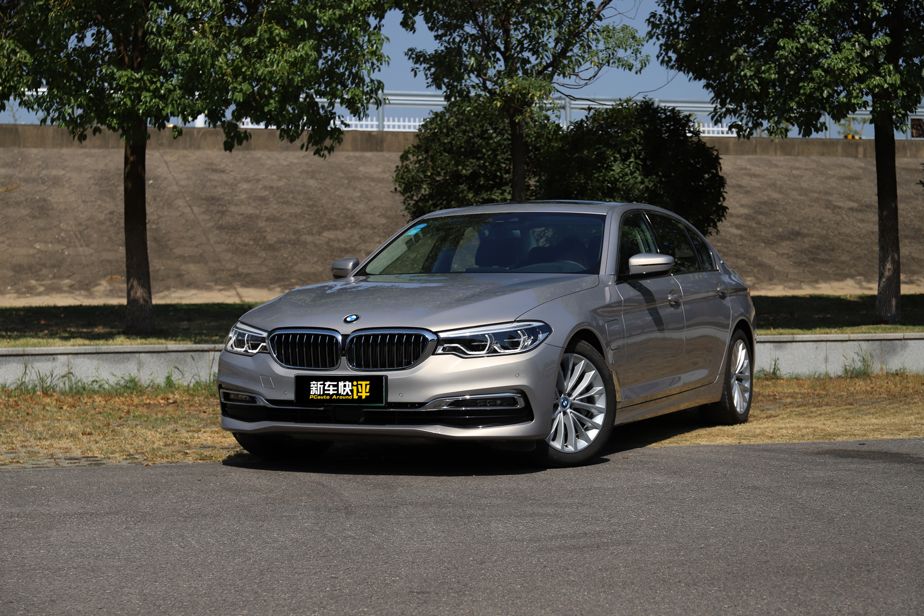 这一代宝马5系操控感怎样,宝马5系直列6缸2.5发动机油耗高