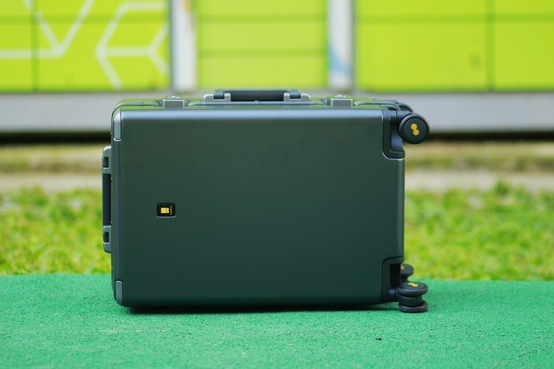 地平线8号行李箱20寸能装多少东西,地平线8号level820英寸行李箱