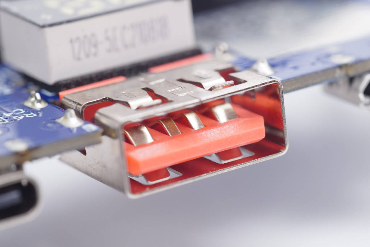 昂达充电宝三线合一快充,支持iphone20w快充充电宝