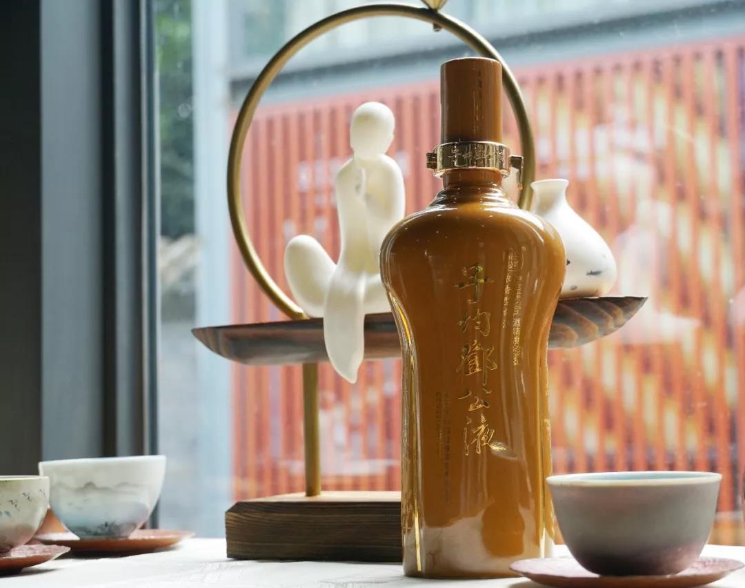 和“五粮液”同宗，子均邓公液凭什么获得国际美酒节金奖？