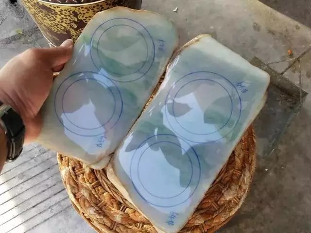 大涨的翡翠原石,9000块翡翠