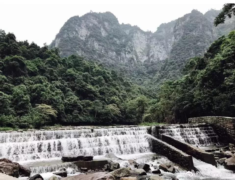 成都坐动车直达这片原始秘境!深幽峡谷、云海奇观、罕见古村…带你逃离夏天!