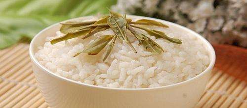 用茶水煮饭，去腻、清口、助消化，还能防病