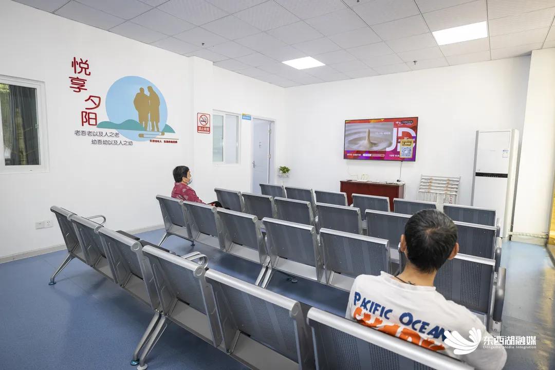 升级开放!长青街的老人,乐呵呵!