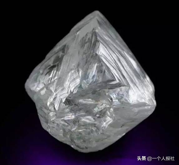 閽荤煶涔嬬編鍦ㄤ簬姘告亽,閽荤煶鍘熺煶琛ㄩ潰鐗瑰緛