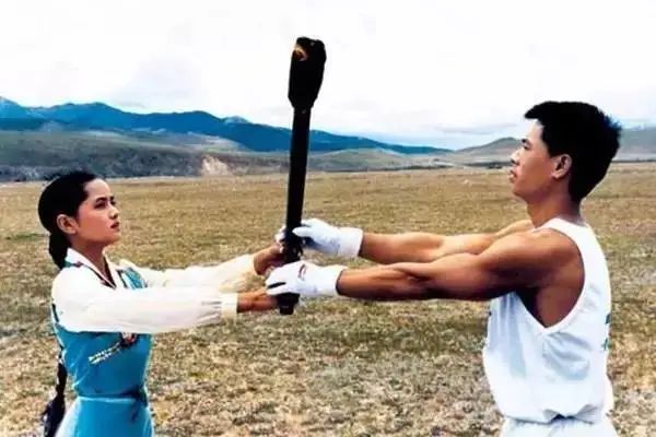 鞋价暴涨31倍，*疆新**棉事件之后的李宁，是如何应对质疑再翻身的？