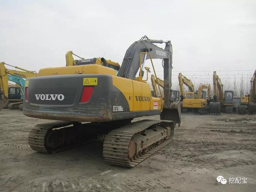 买二手挖机一定要避开这些坑,买二手挖机如何辨别和遇到哪些坑